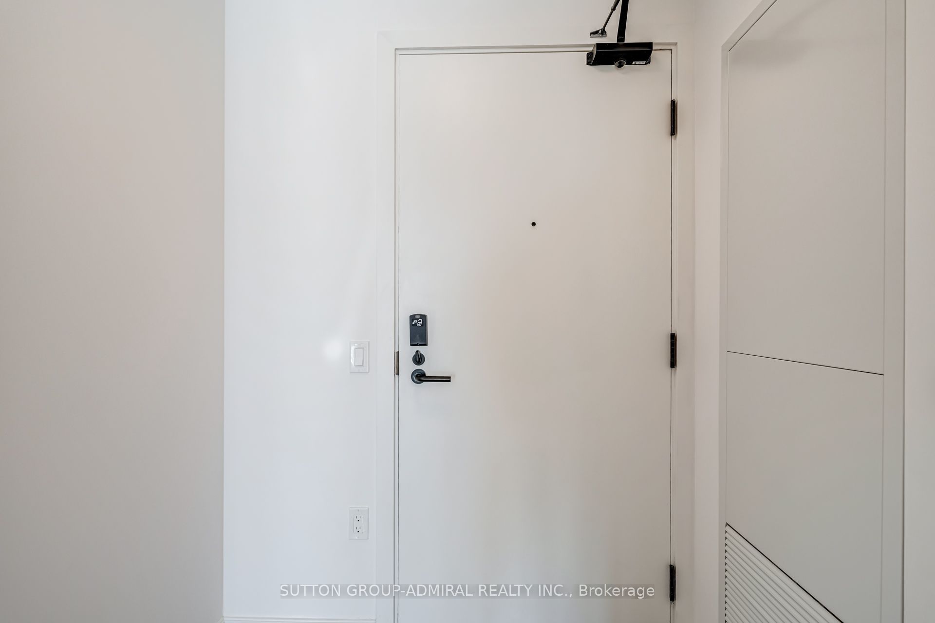 1285 Dupont Street 2610
