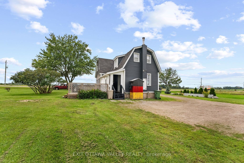 Photo of 38922 41 Highway, Laurentian Valley, ON K8A 6W4 (MLS # X13743660)