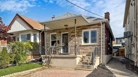 19 Montcalm Avenue Toronto ON M6E 4N5