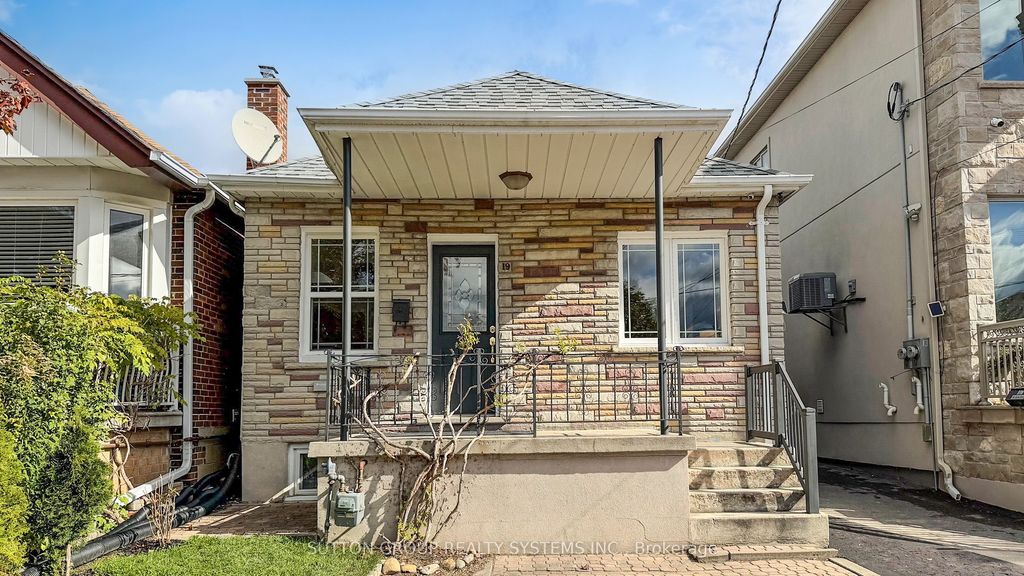 Photo of 19 Montcalm Avenue, Toronto, ON M6E 4N5 (MLS # W12600666)