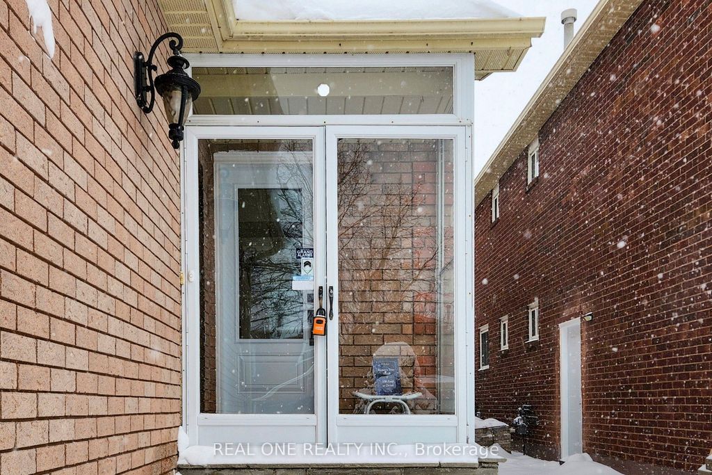 Photo of 10 Squire Drive, Richmond Hill, ON L4S 1C4 (MLS # N12723232)