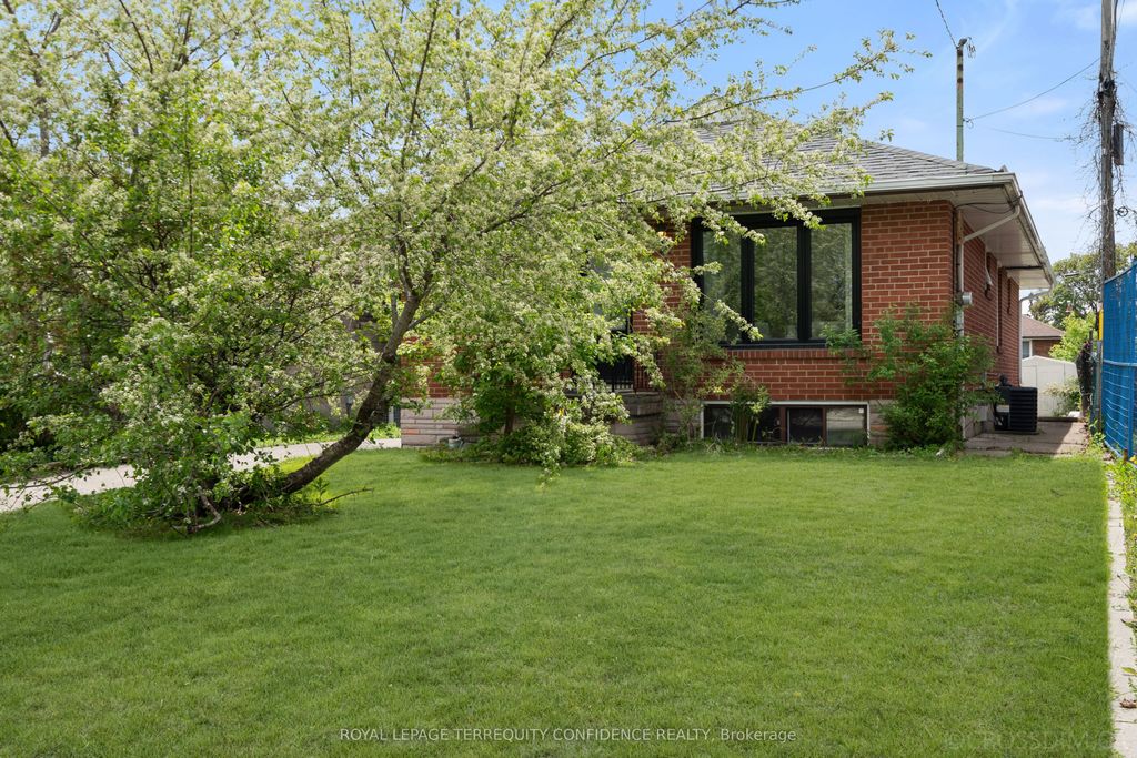 Photo of 71 Pachino Boulevard, Toronto, ON M1R 4J8 (MLS # E13167578)