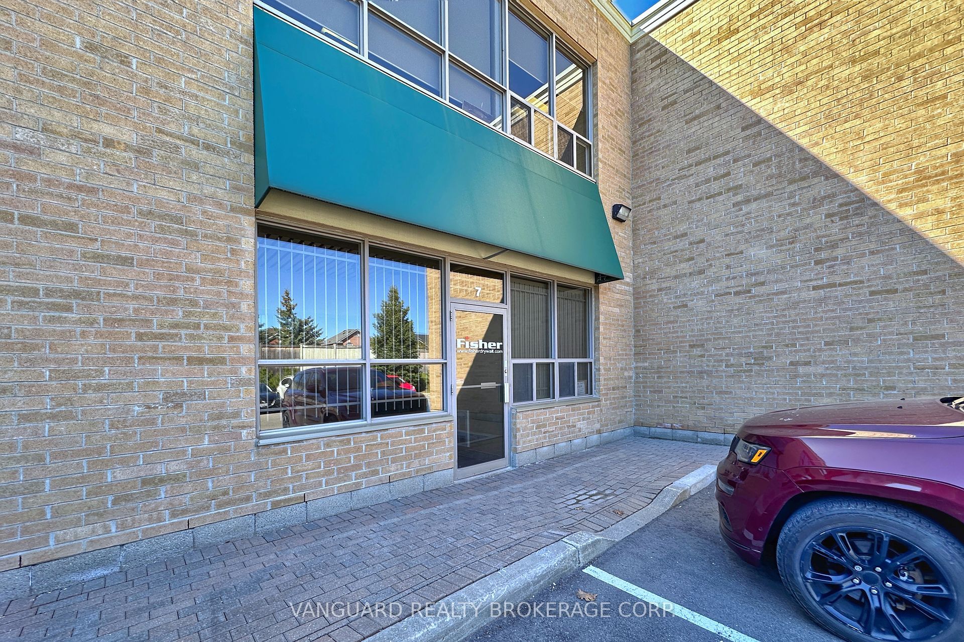 Photo 1 of 3 — 411 Confederation Parkway 7, Vaughan, ON L4K 3P7