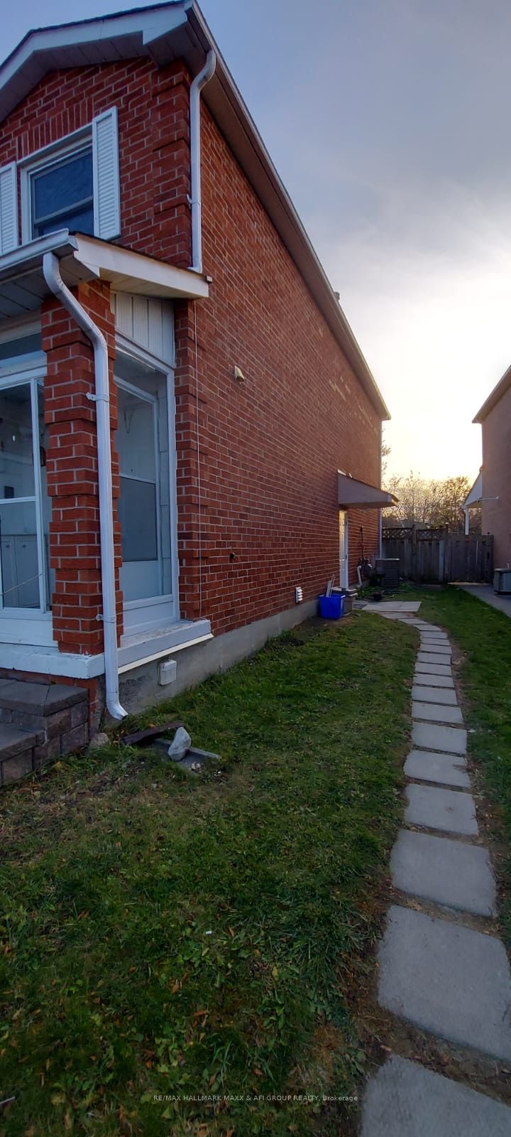 568 Brownridge Drive Lower