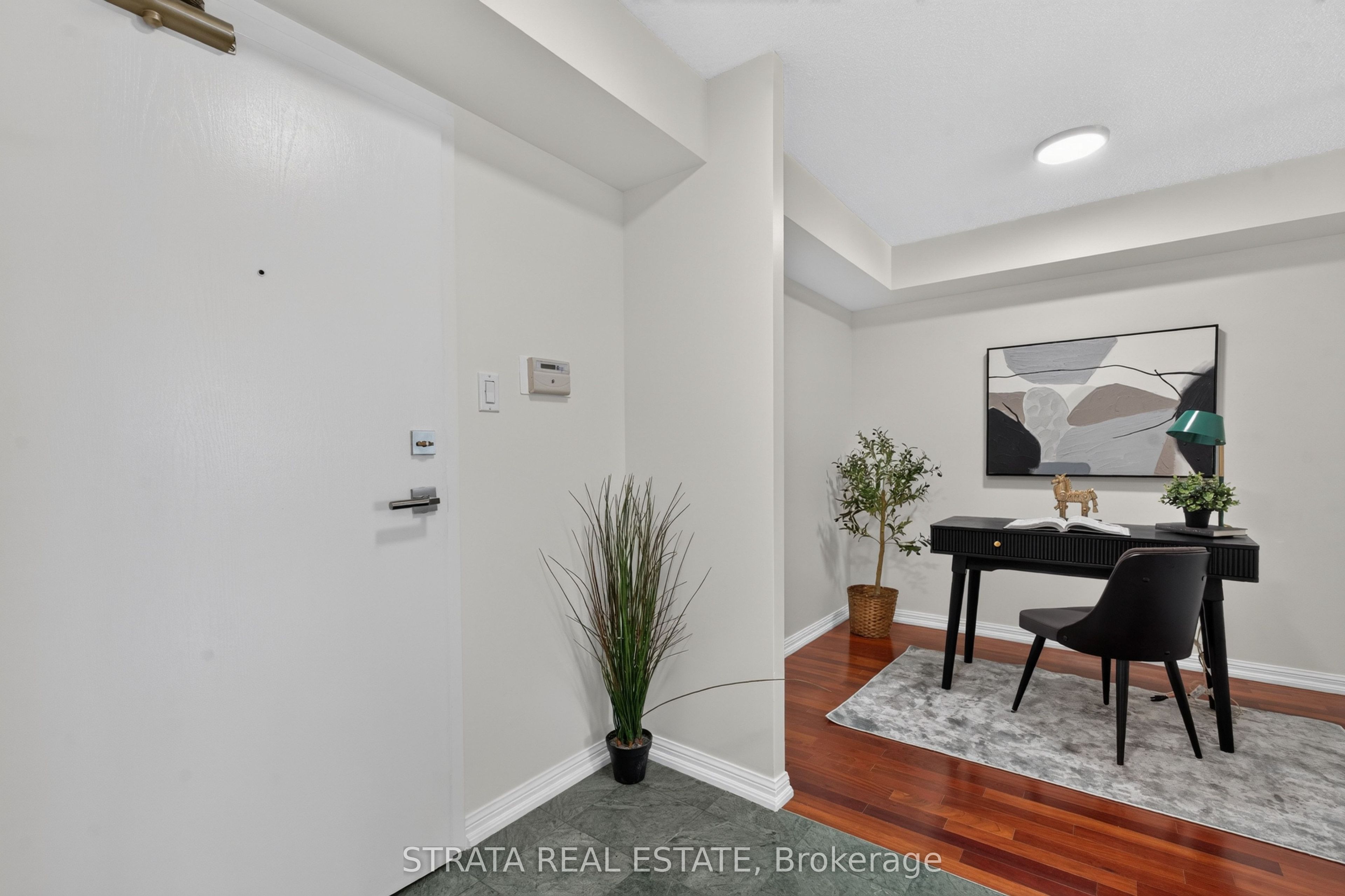 109 Front Street E 814
