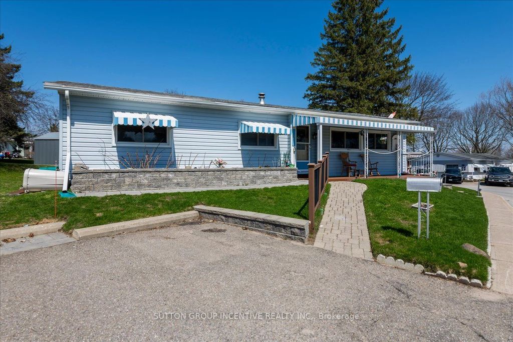 Photo of 2 Mimosa Crescent, Innisfil, ON L9S 1P7 (MLS # N13046048)