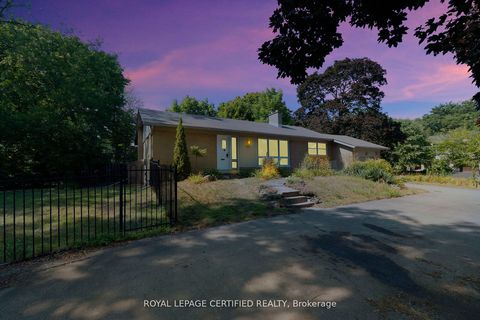 122 Selgrove Crescent Oakville ON L6L 1L3