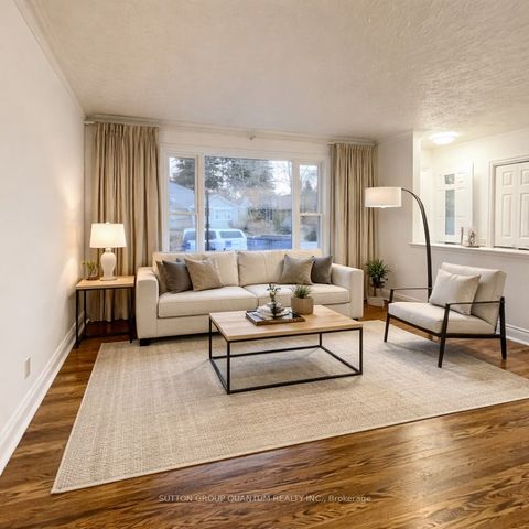 46 Woodlawn Avenue N Mississauga ON L5G 3K6