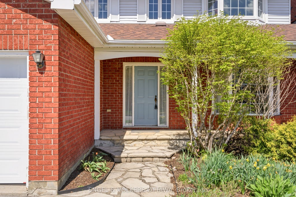 Photo of 90 Topley Crescent, Hunt Club - South Keys and Area, ON K1G 4M6 (MLS # X13124462)