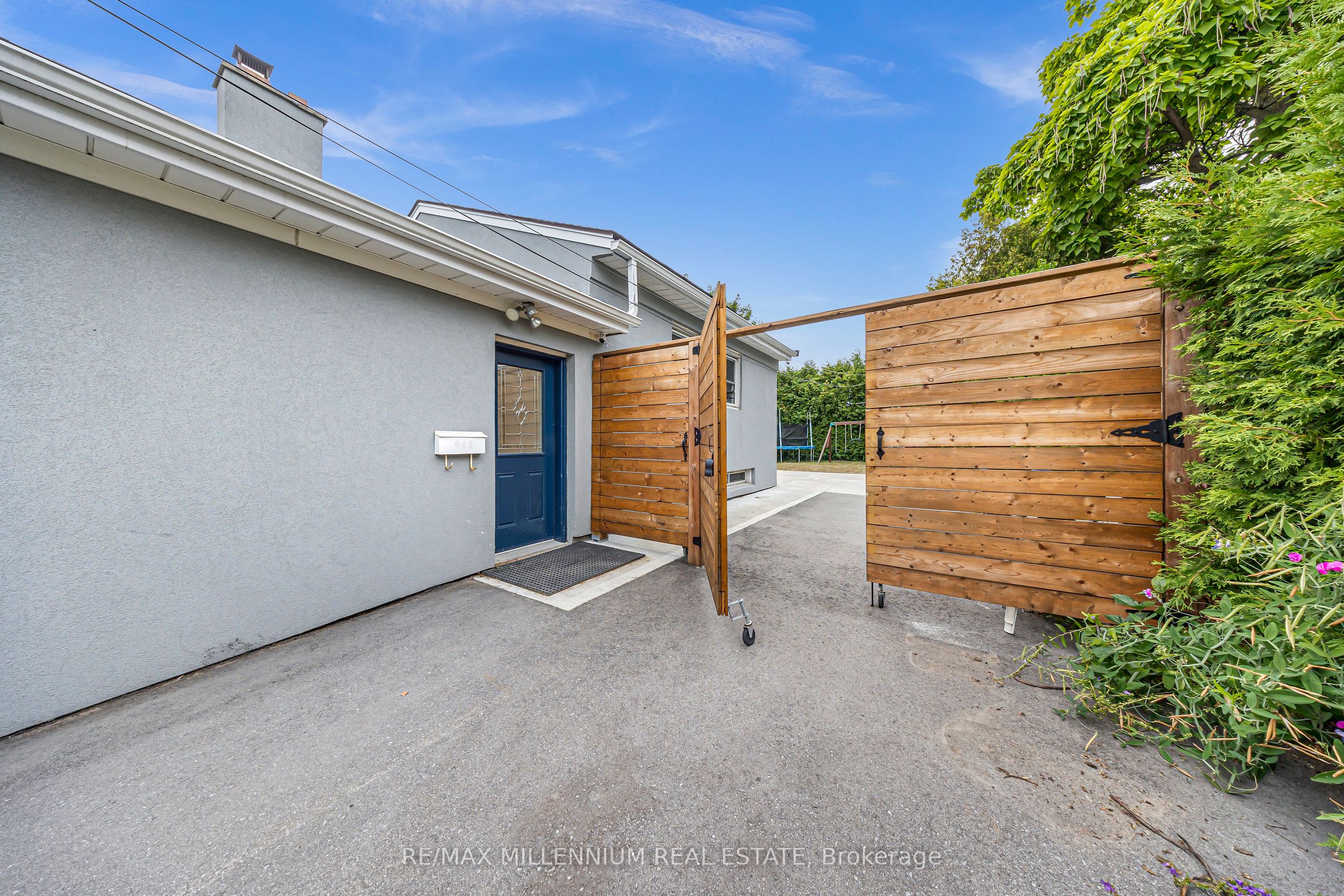 962 Midland Avenue