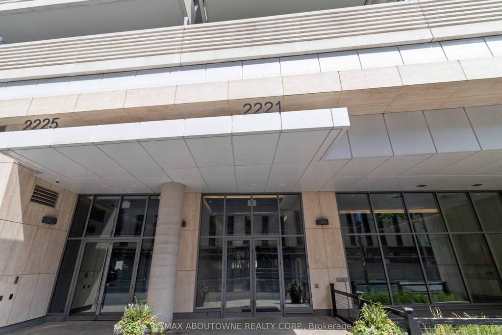 Photo of 2221 Yonge Street #2607, Toronto, ON M4S 0B8 (MLS # C13421702)