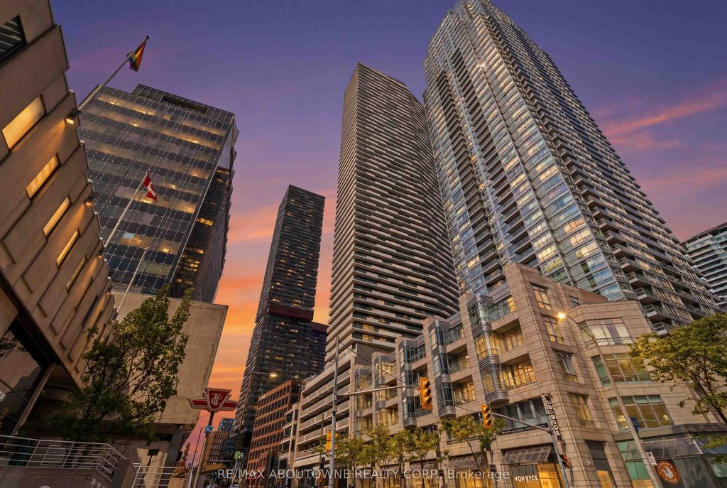 Photo of 2221 Yonge Street #2607, Toronto, ON M4S 0B8 (MLS # C13421702)