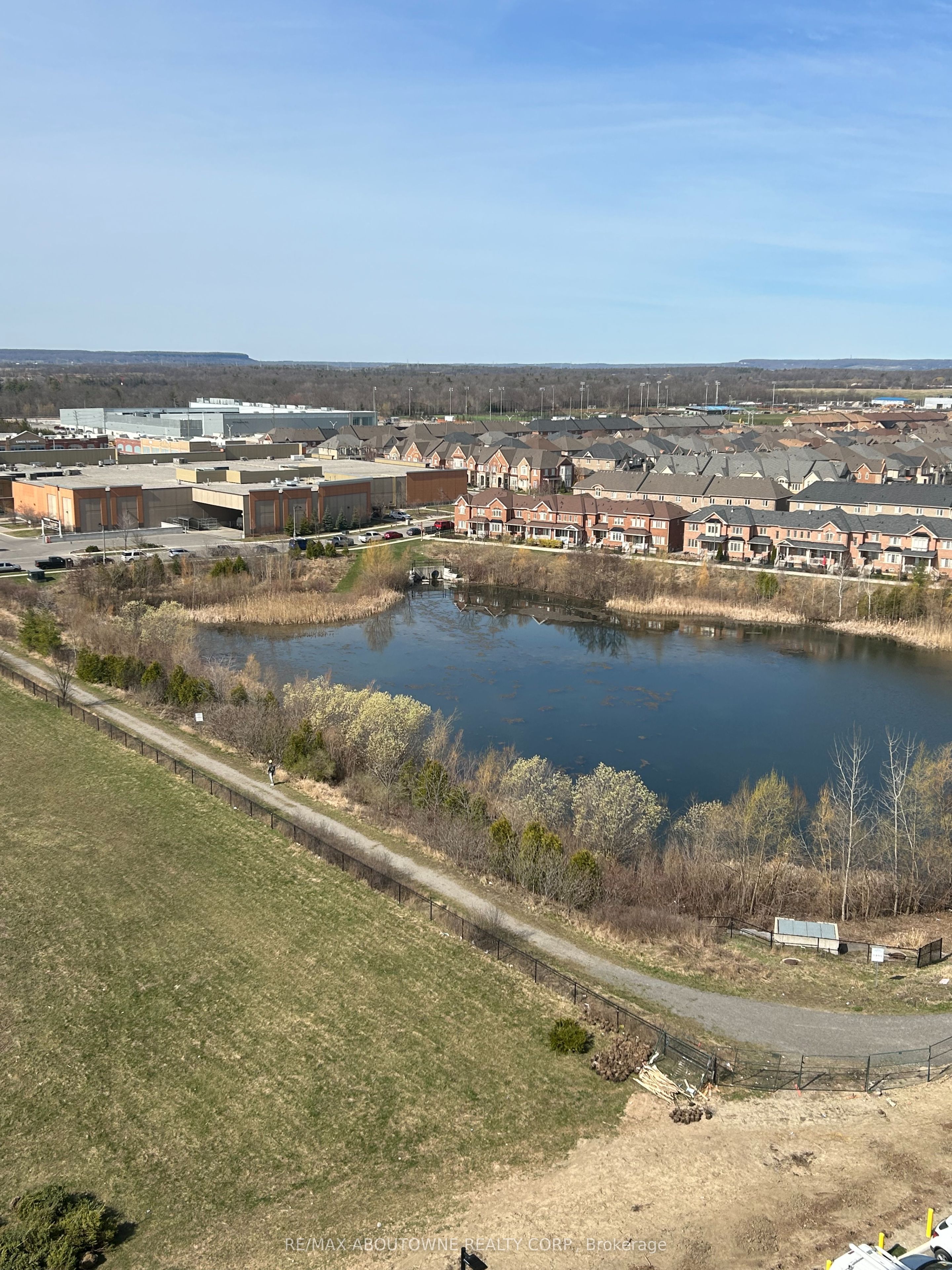 405 Dundas Street W PH19