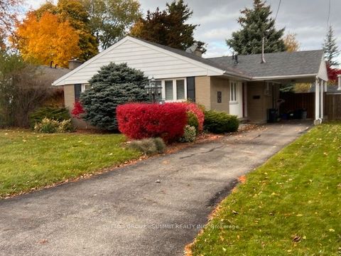 25 SORA Drive Mississauga ON L5M 1B3