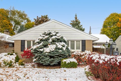 25 SORA Drive Mississauga ON L5M 1B3