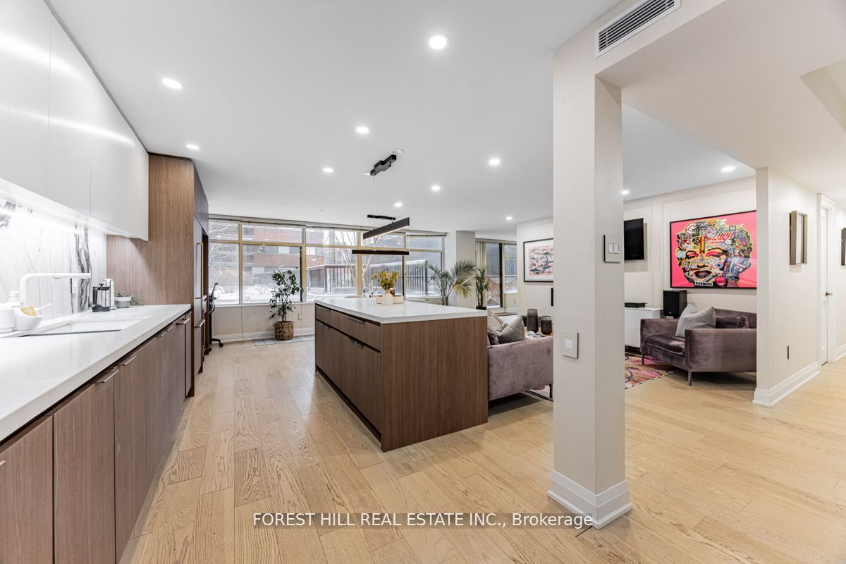 900 Yonge Street 201