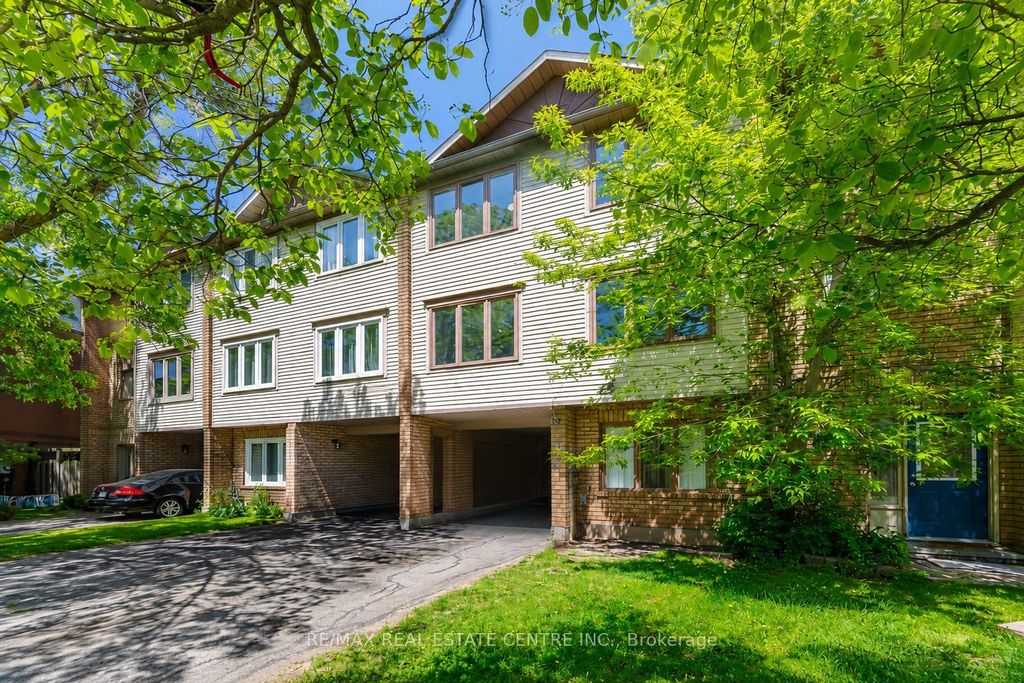 Photo of 2349 Strawfield Court, Oakville, ON L6H 6C2 (MLS # W13210900)