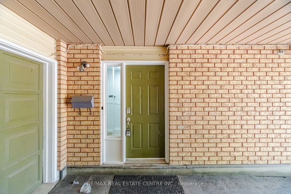 Photo of 2349 Strawfield Court, Oakville, ON L6H 6C2 (MLS # W13210900)