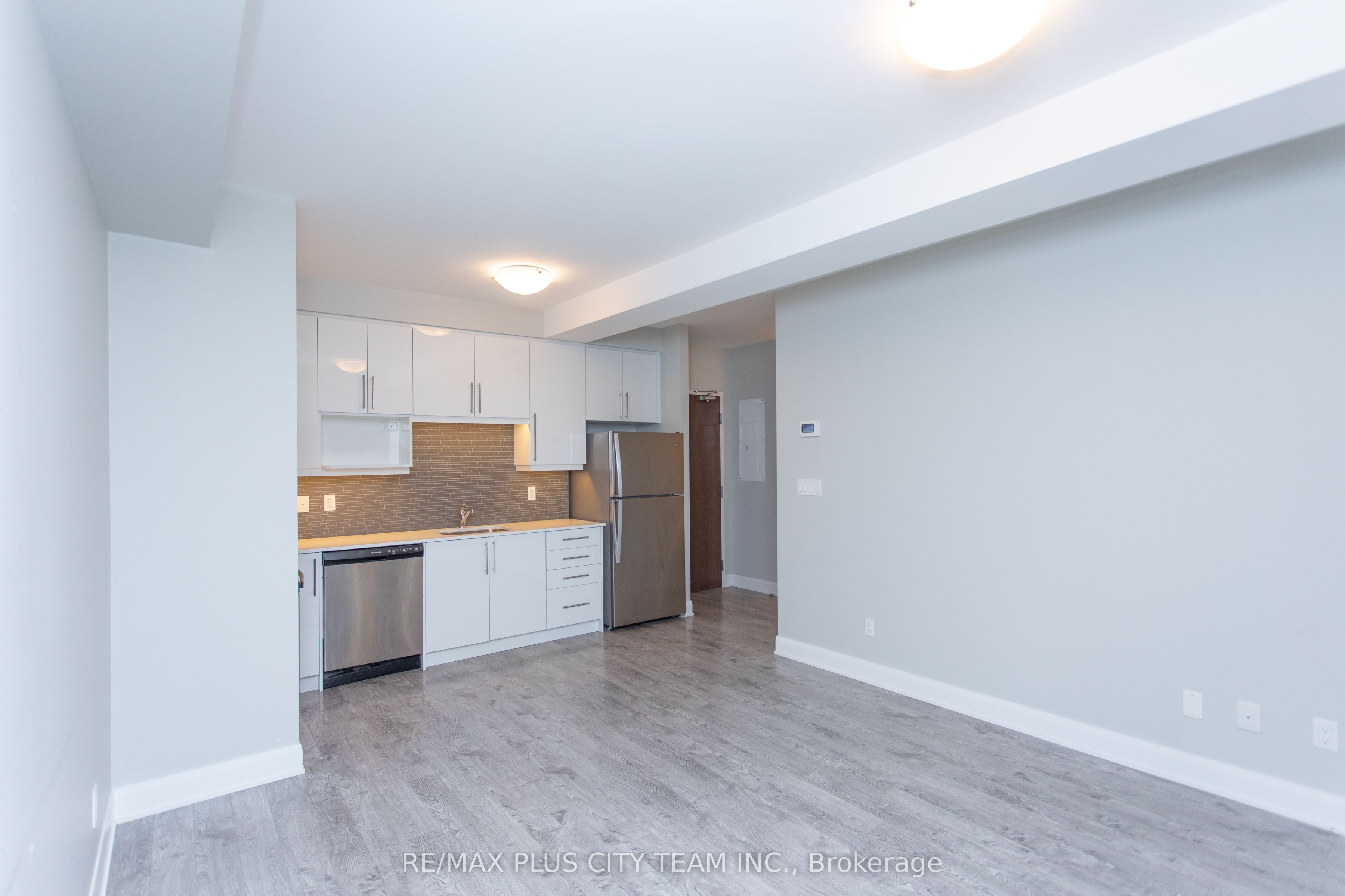 686 Bathurst Street 202