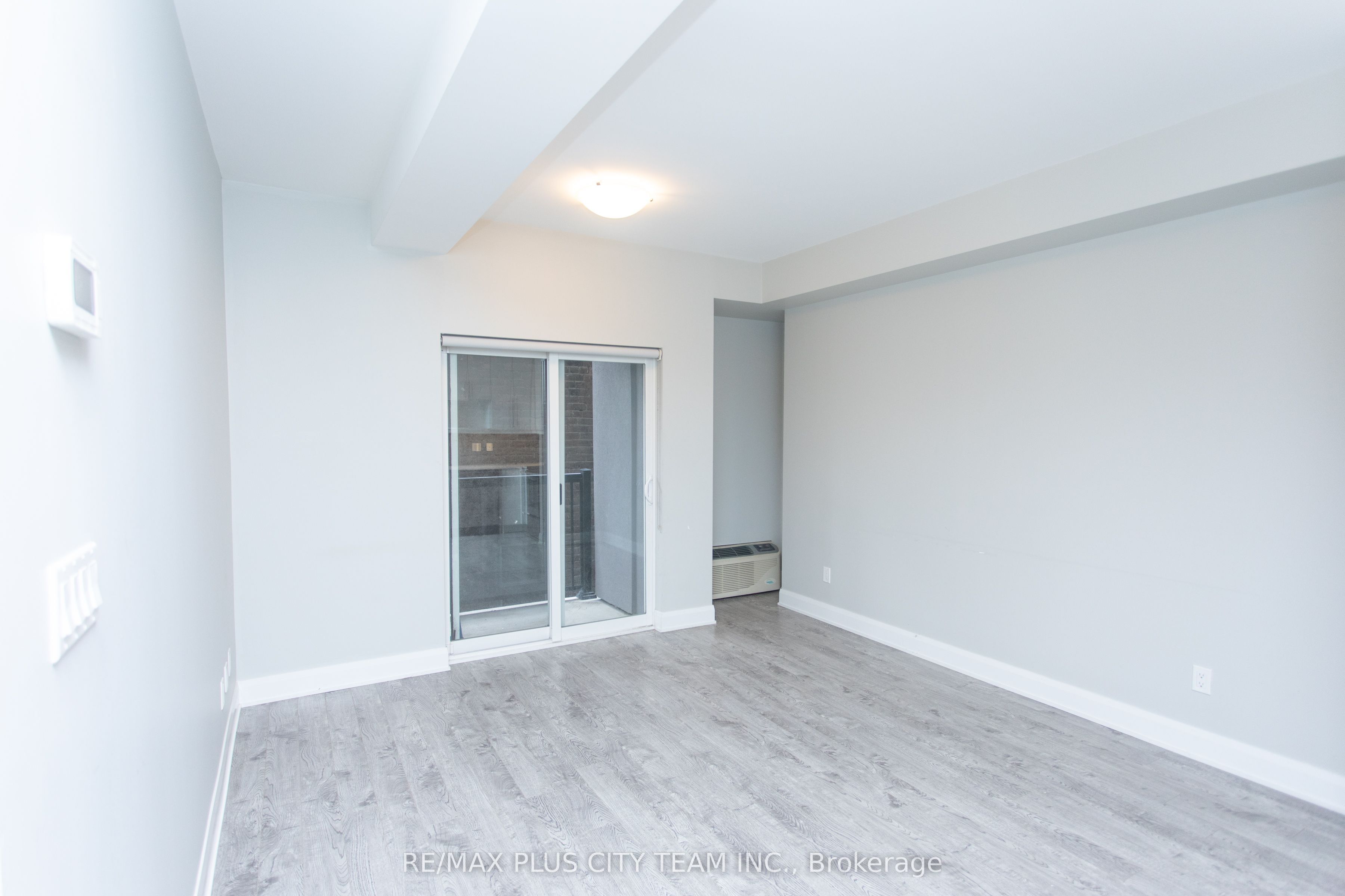 686 Bathurst Street 202