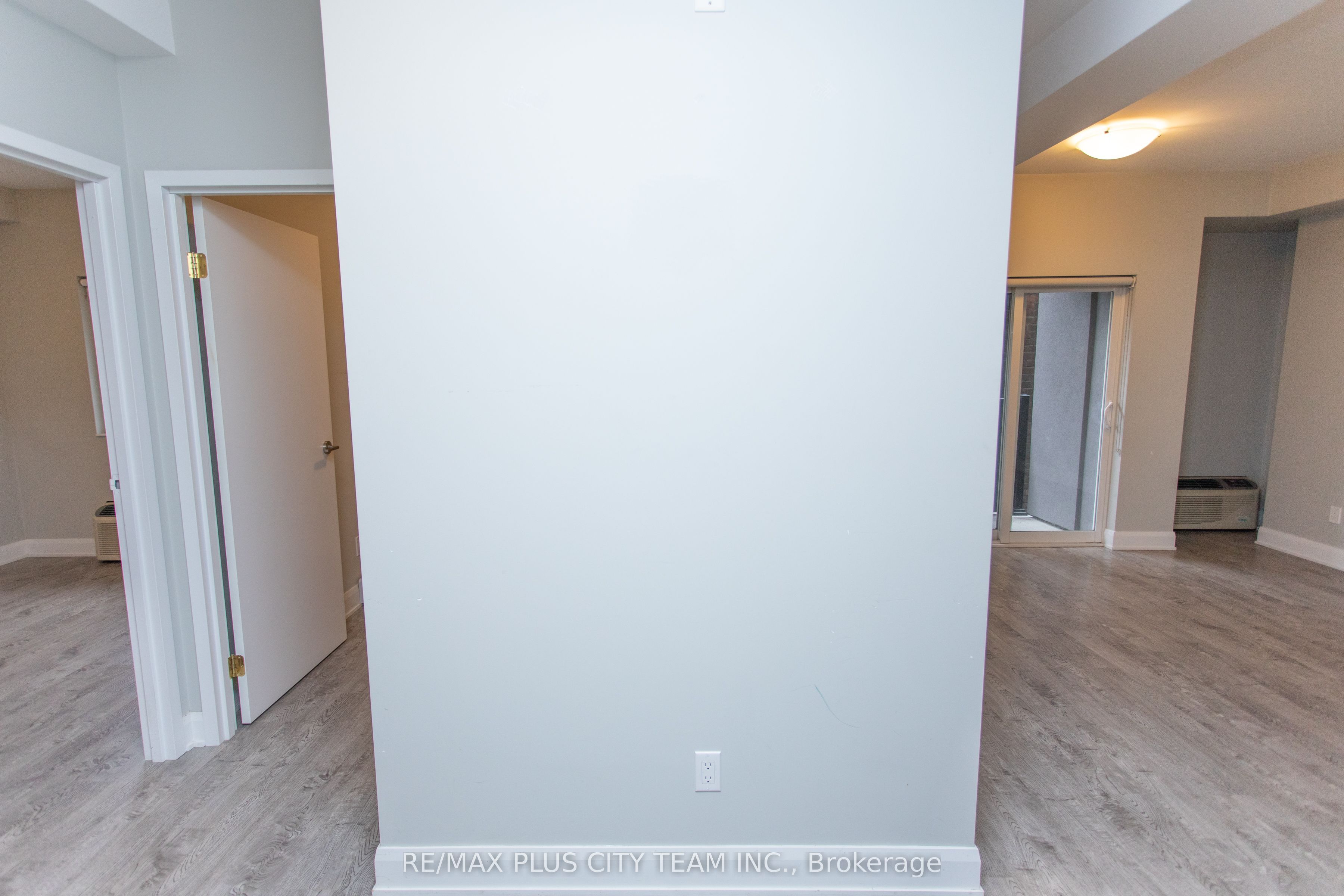 686 Bathurst Street 202