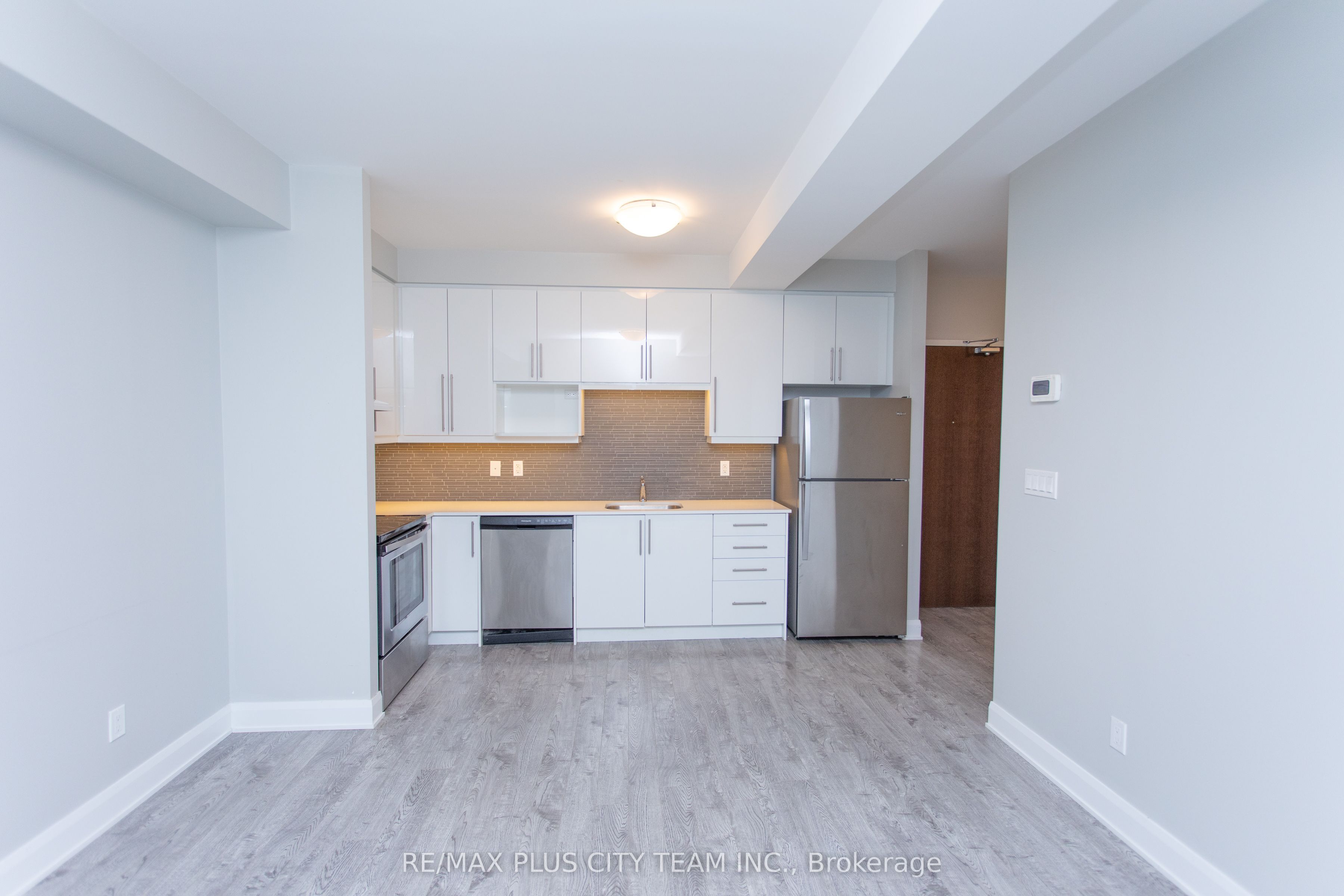 686 Bathurst Street 202