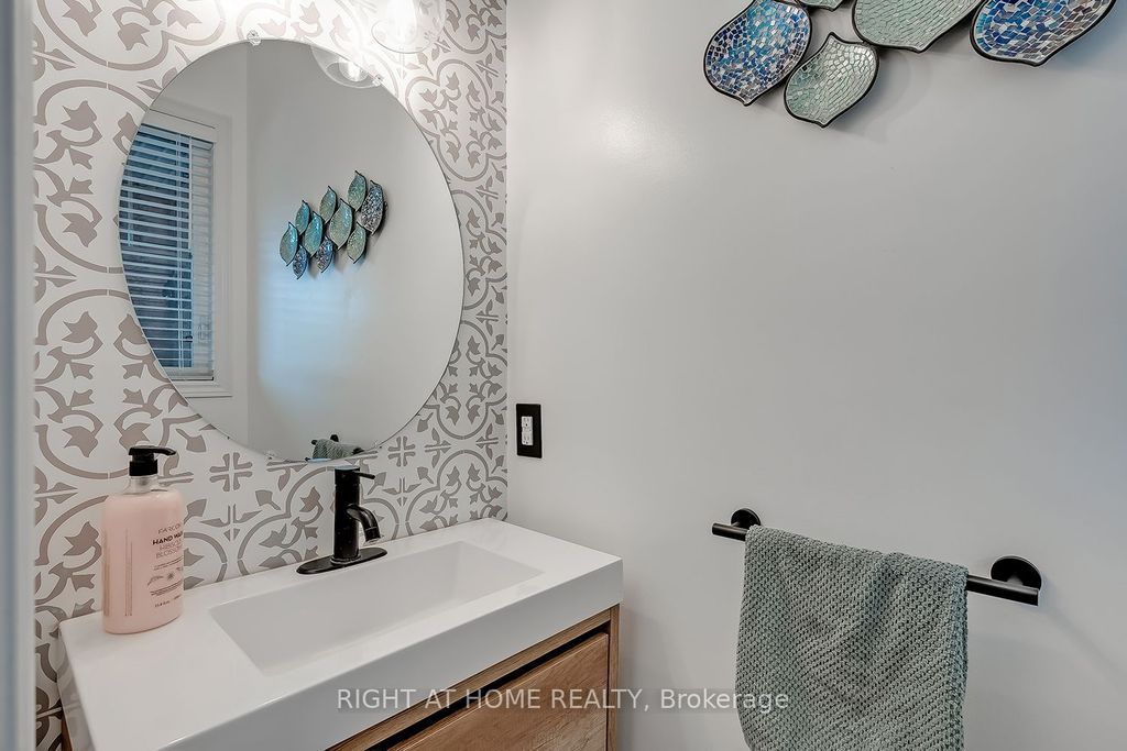 Photo of 2033 Trawden Way, Oakville, ON L6M 0M2 (MLS # W13181550)
