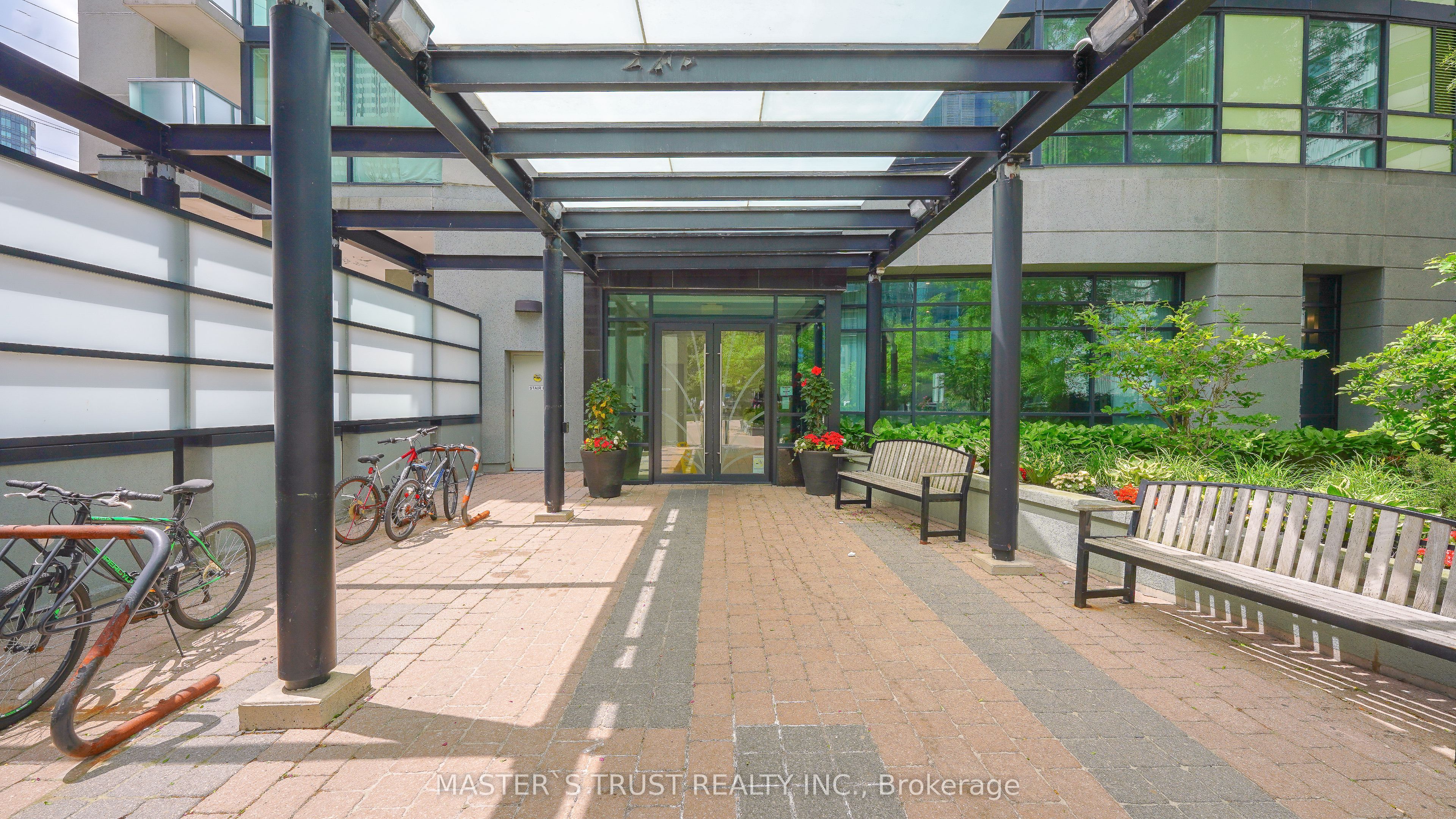 5740 Yonge Street 501