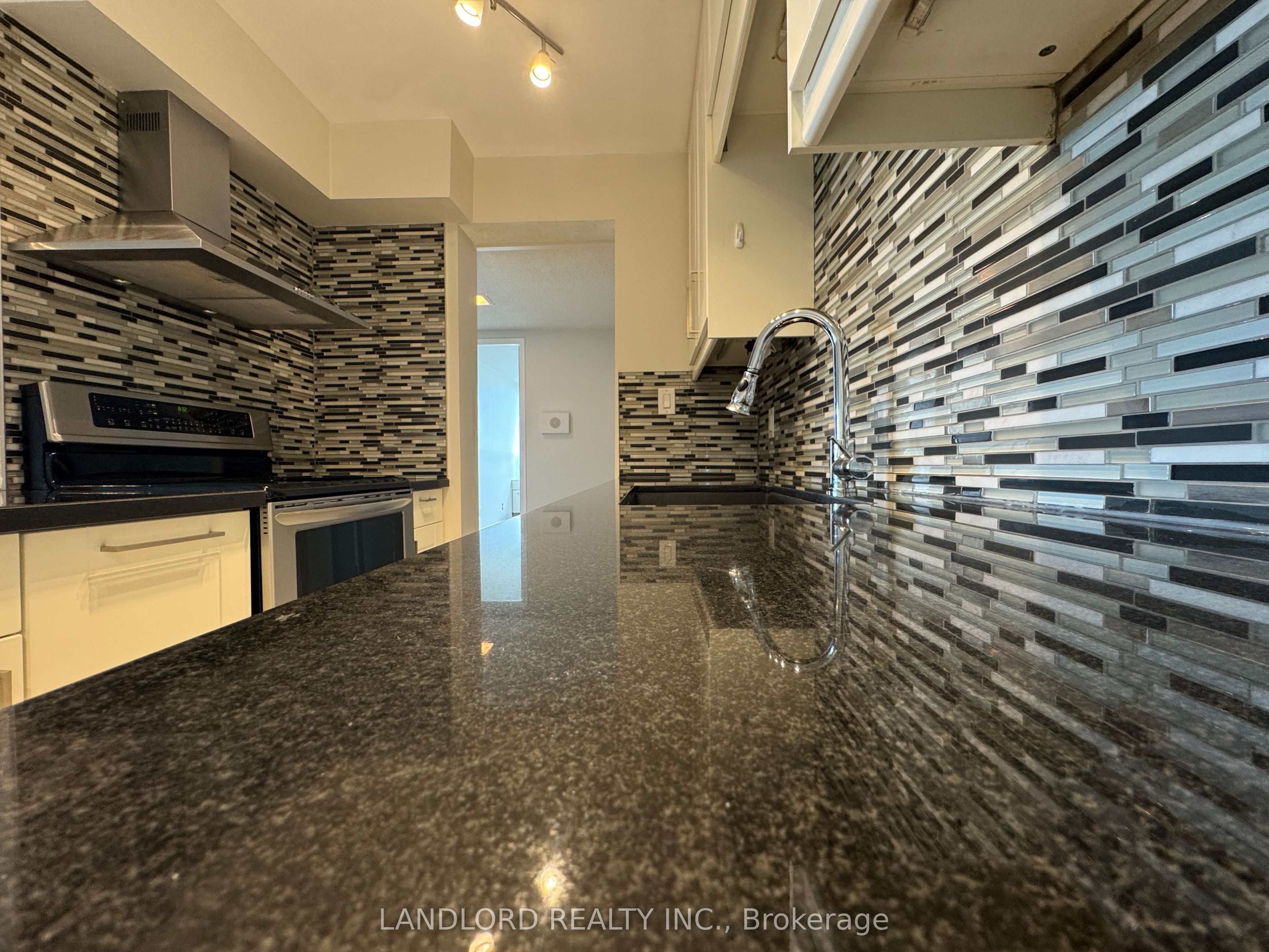 20 Speers Road 1105
