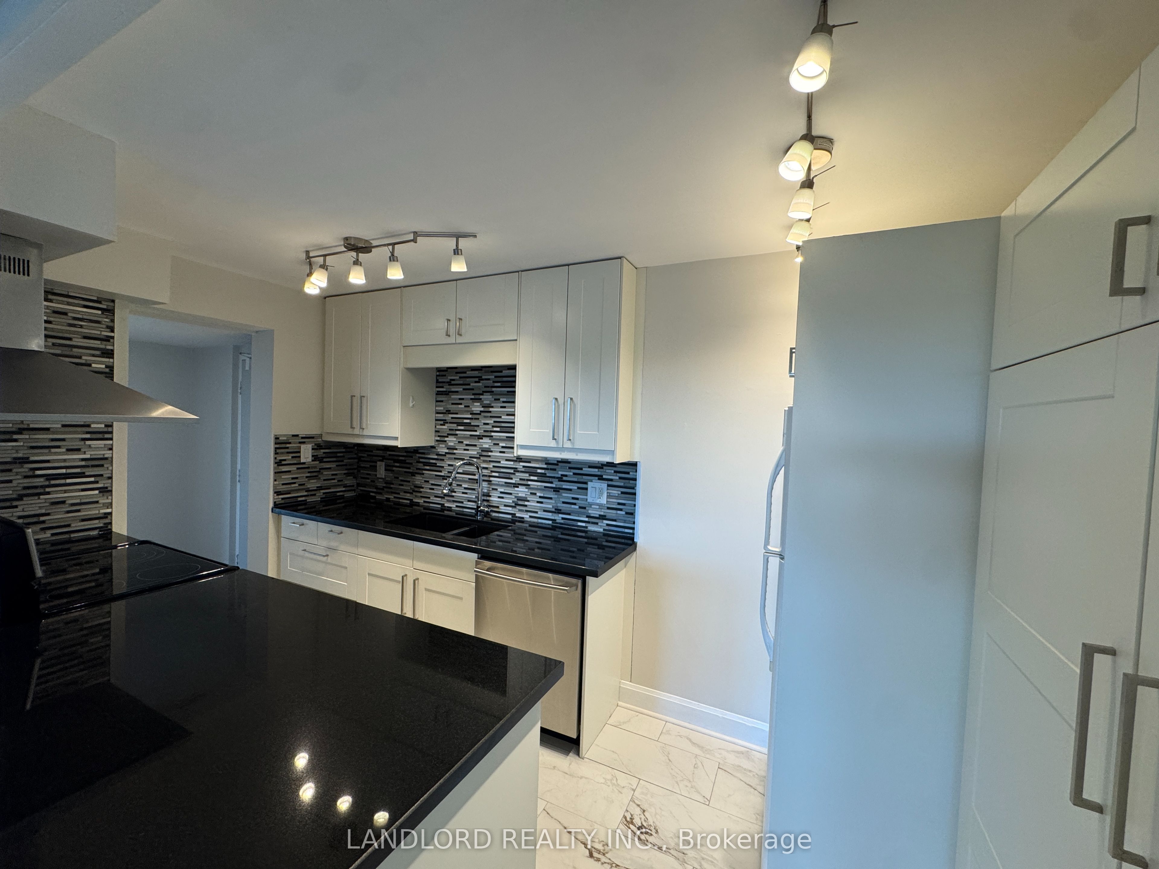 20 Speers Road 1105