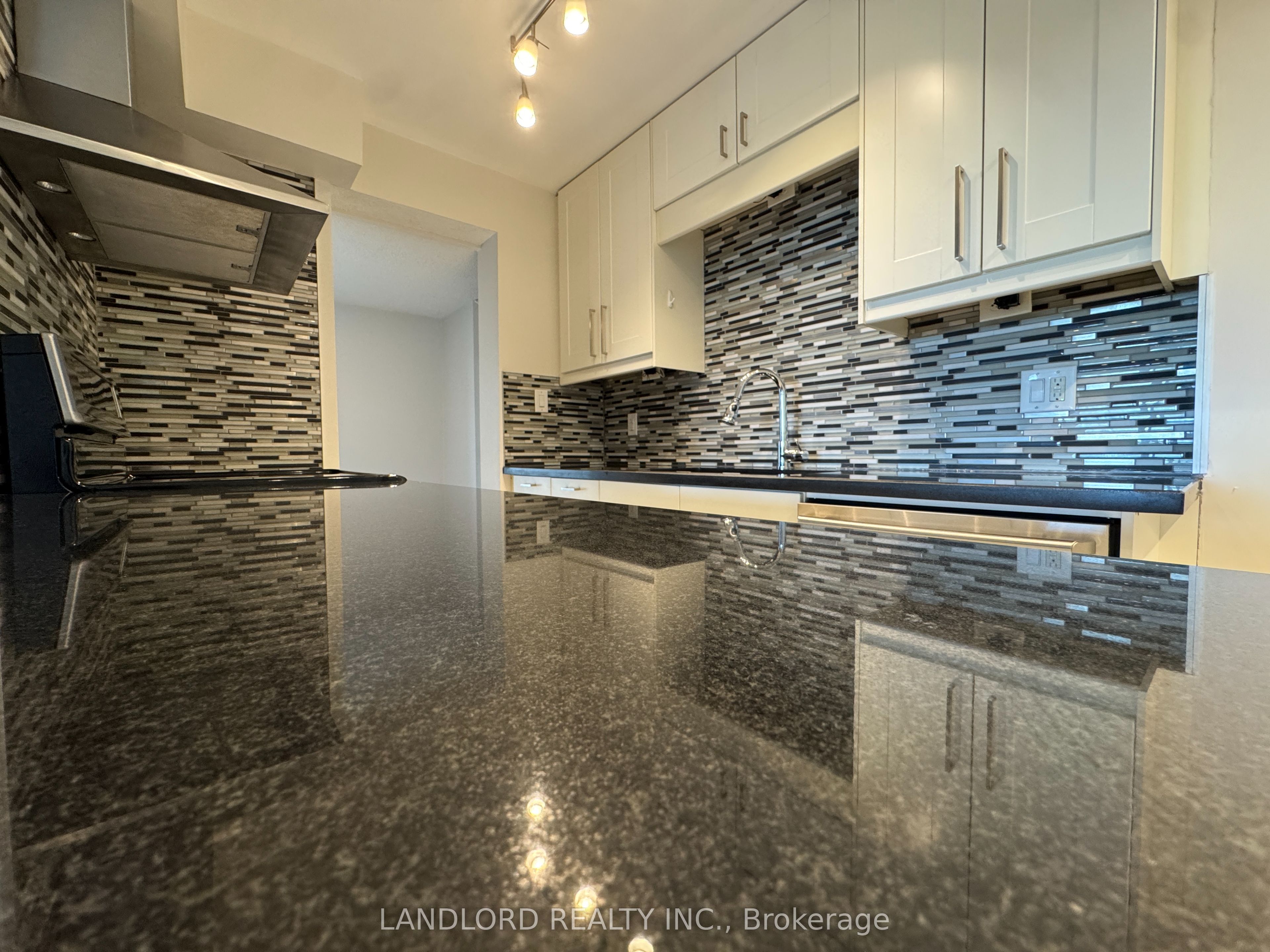 20 Speers Road 1105