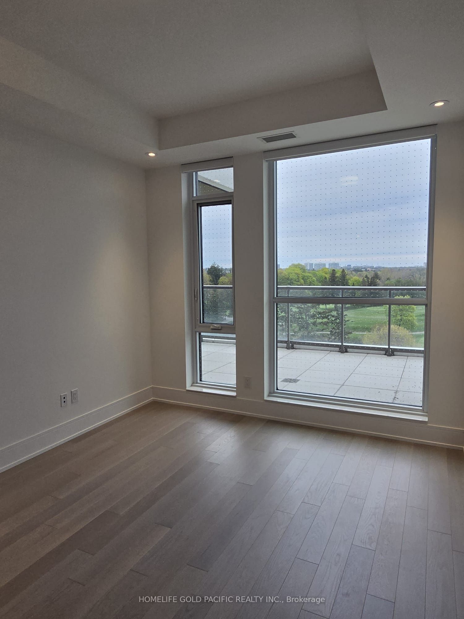 399 Royal Orchard Boulevard 519