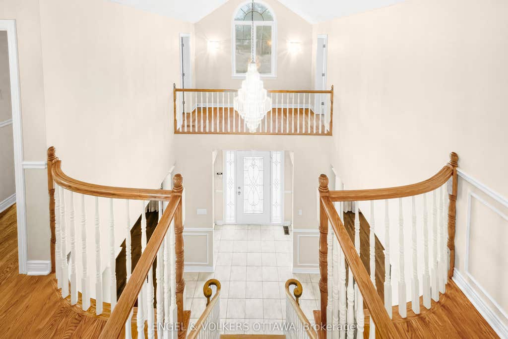 Photo of 5 Cassone Court, Tanglewood - Grenfell Glen - Pineglen, ON K2G 5V6 (MLS # X13538256)