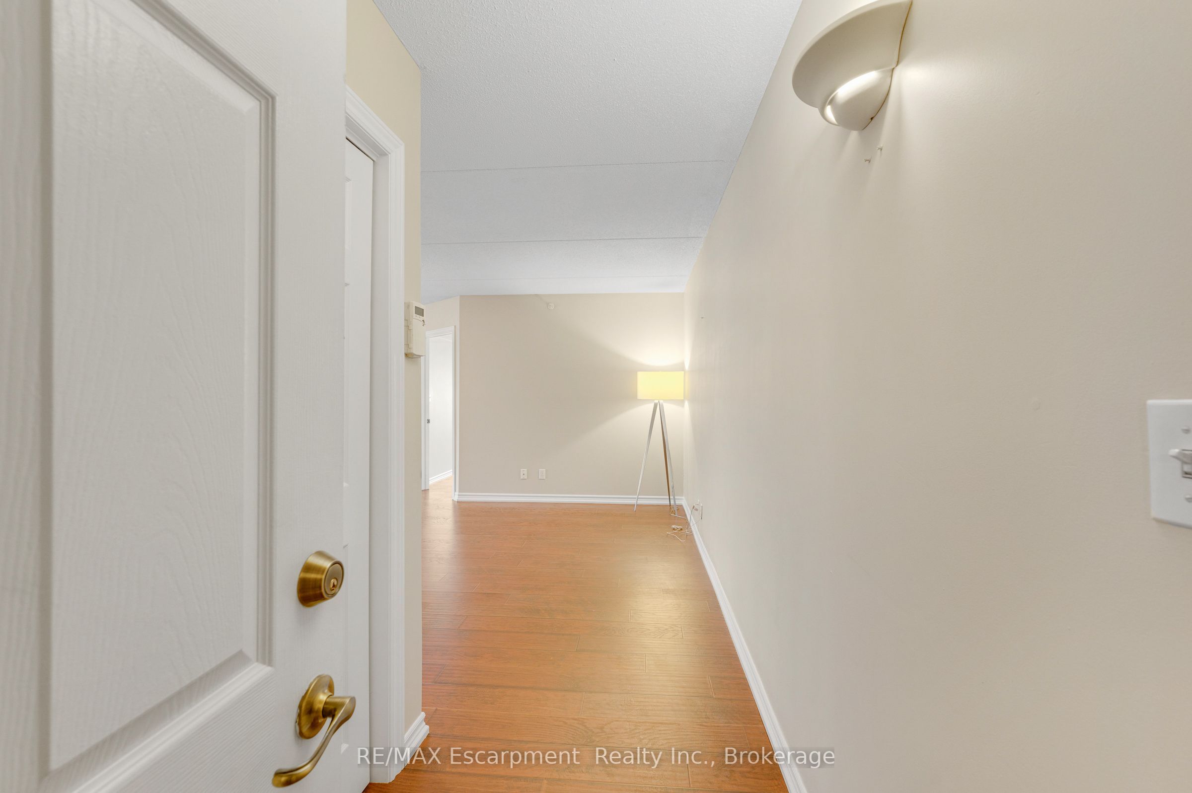 2075 Appleby Line 102