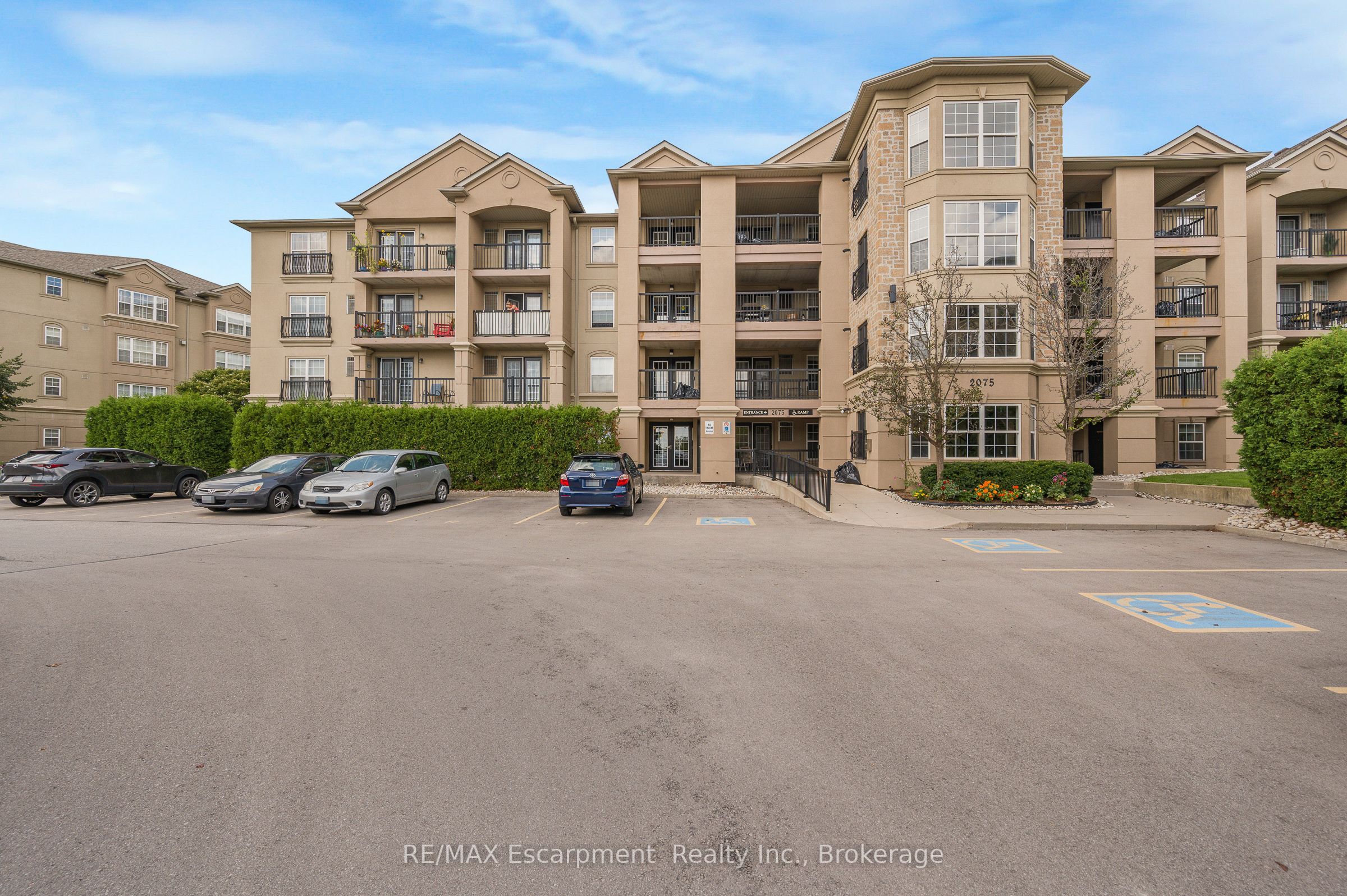 2075 Appleby Line 102