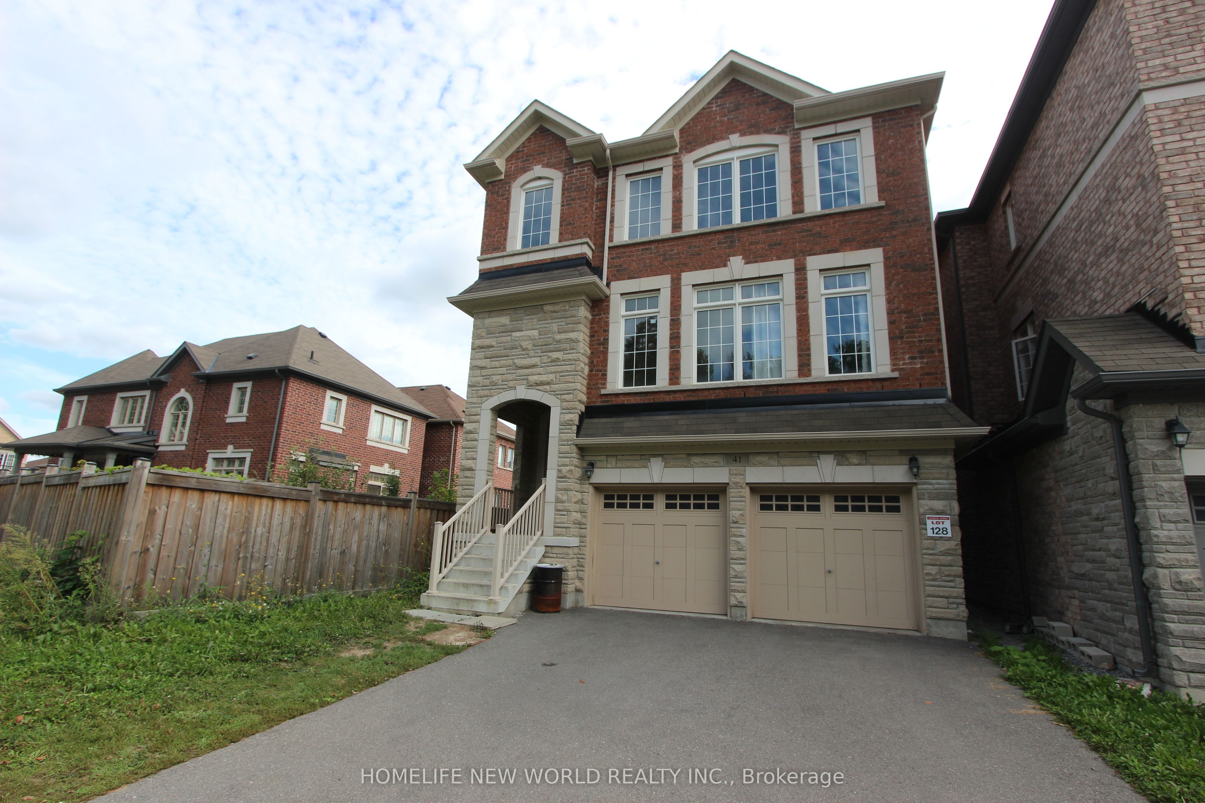 Photo 1 of 27 — 41 Pulpwood Cres Master Crescent 2nd Master Bedroom,, Richmond Hill, ON L4E 0V1