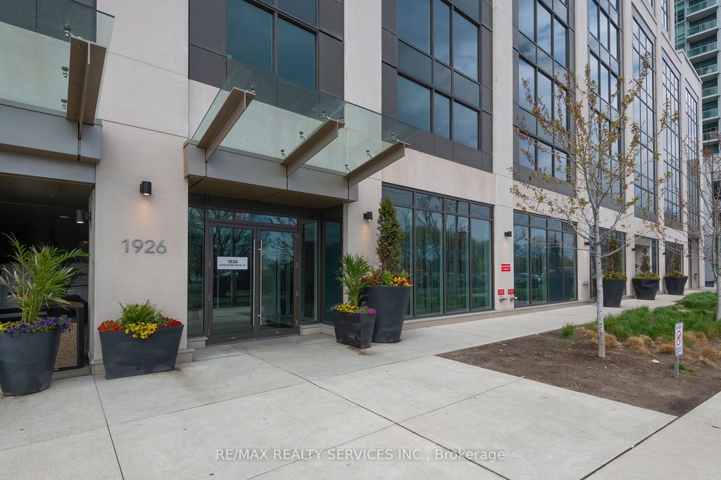 Photo of 1926 Lakeshore Boulevard W #1616, Toronto, ON M6S 1A1 (MLS # W13521696)