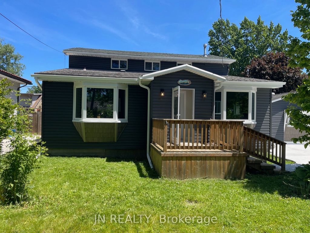 Photo of 1962 W Franklin Avenue W, Sarnia, ON N0N 1C0 (MLS # X13465008)