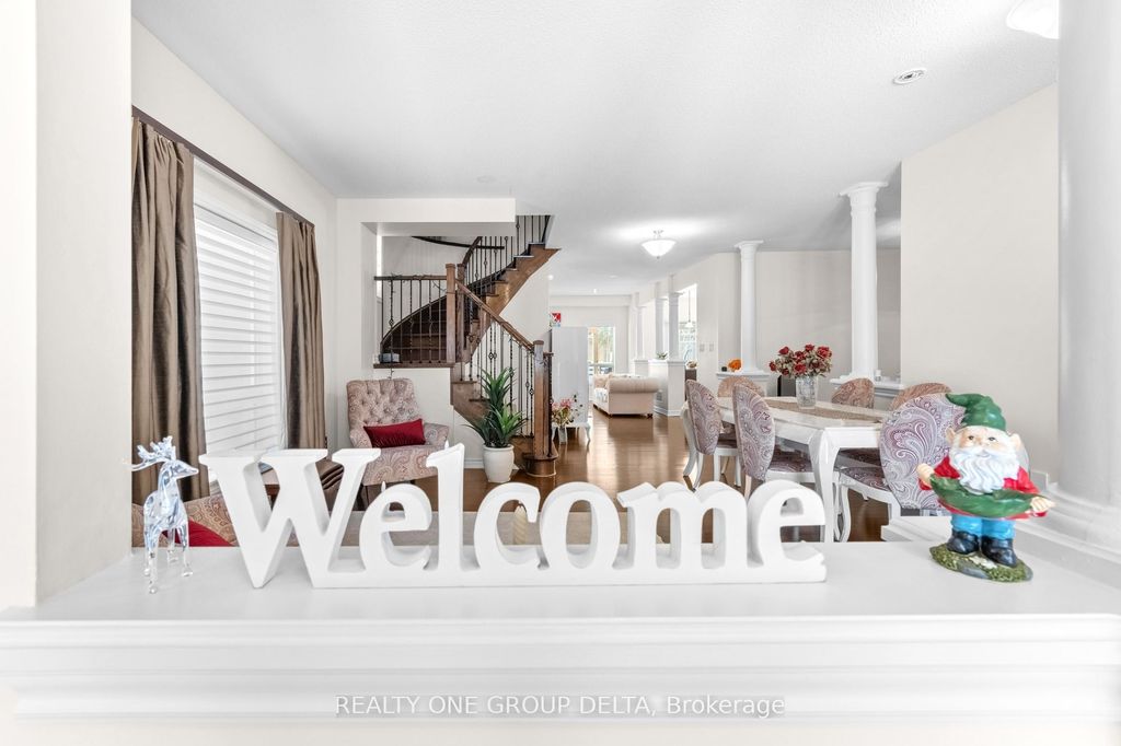 Photo of 8 Charlemagne Avenue, Barrie, ON L4M 0A9 (MLS # S13109100)