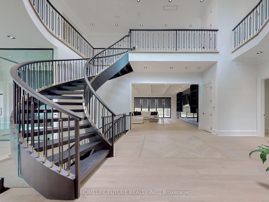 Photo of 9 Pleasant Valley Drive, Whitchurch-Stouffville, ON L4A 1W3 (MLS # N13532324)