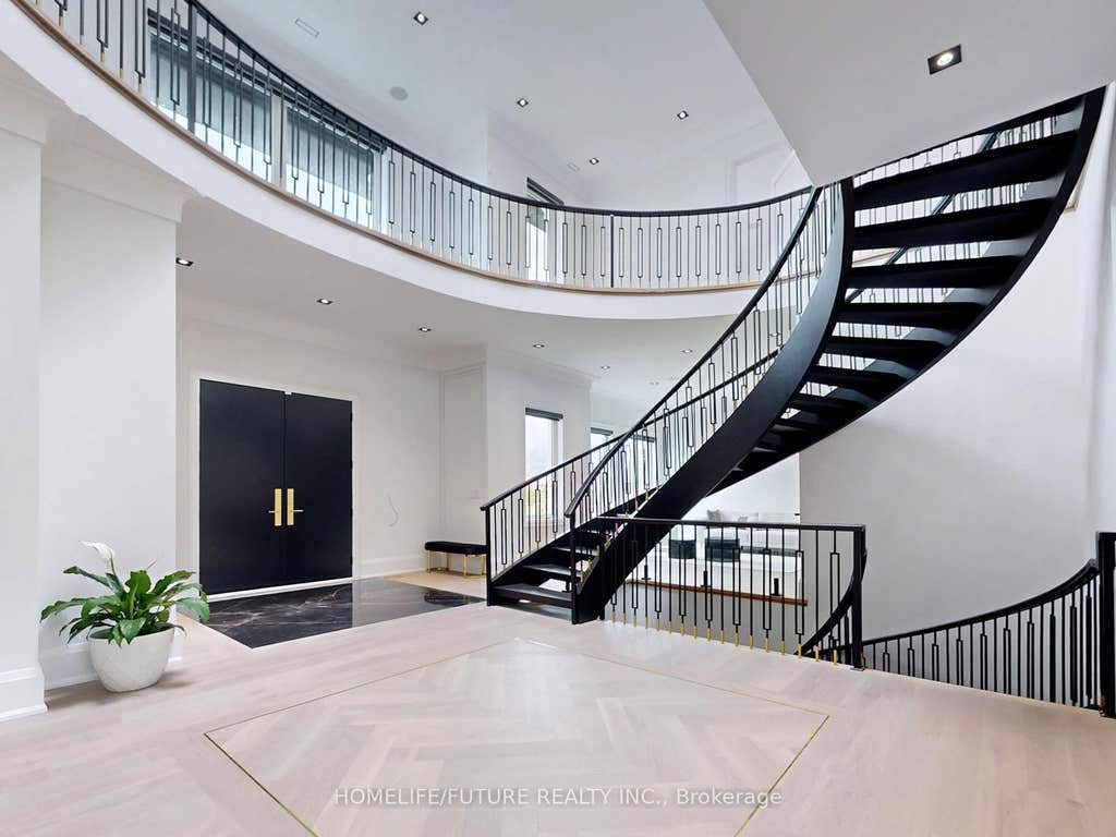 Photo of 9 Pleasant Valley Drive, Whitchurch-Stouffville, ON L4A 1W3 (MLS # N13532324)