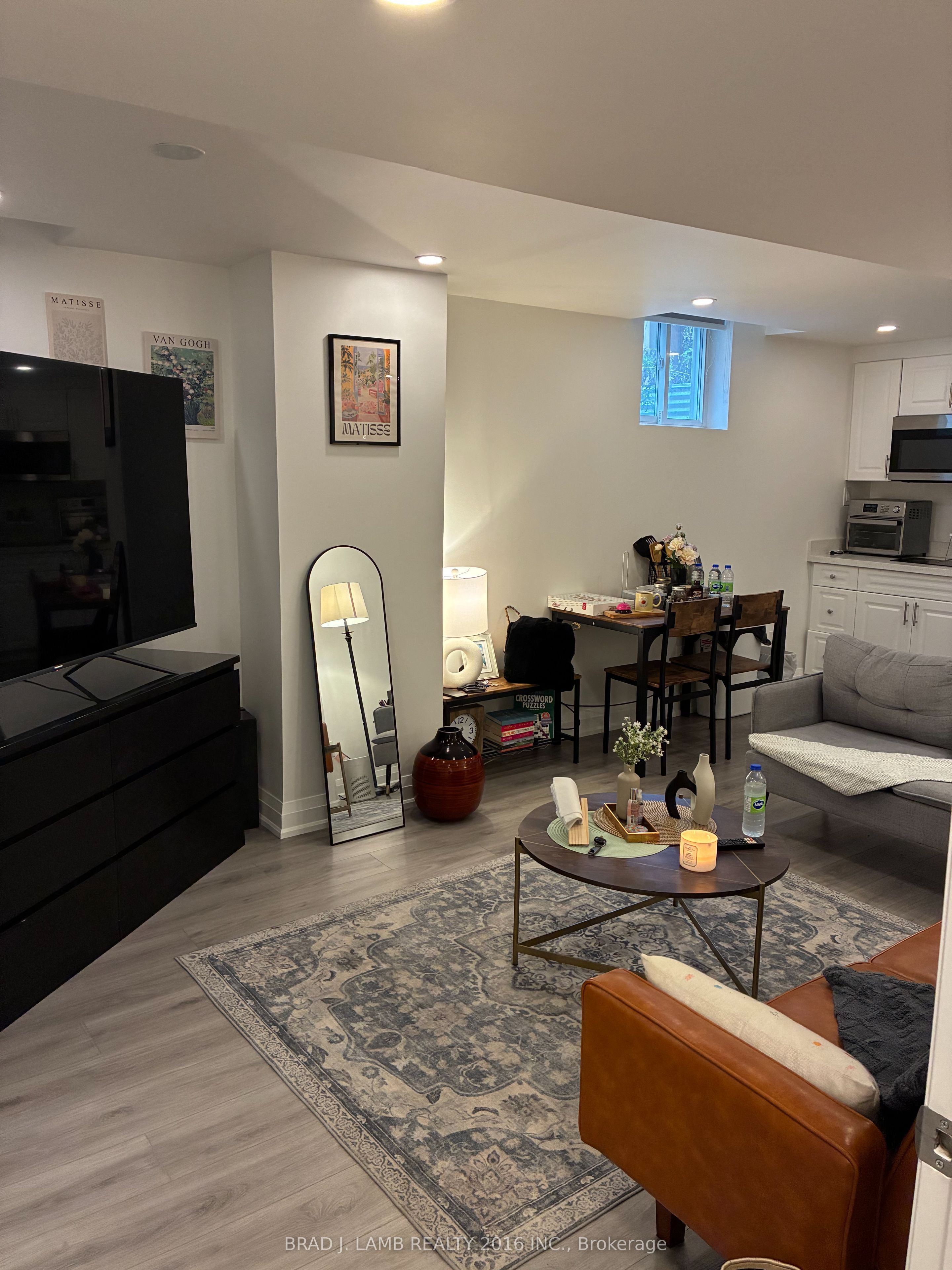 922 Mays Crescent Bsmt