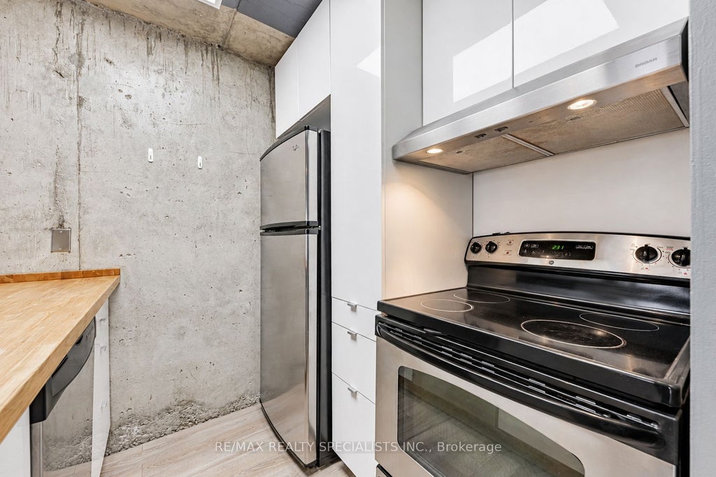 Photo of 222 The Esplanade N/A #819, Toronto, ON M5A 4M8 (MLS # C14079866)