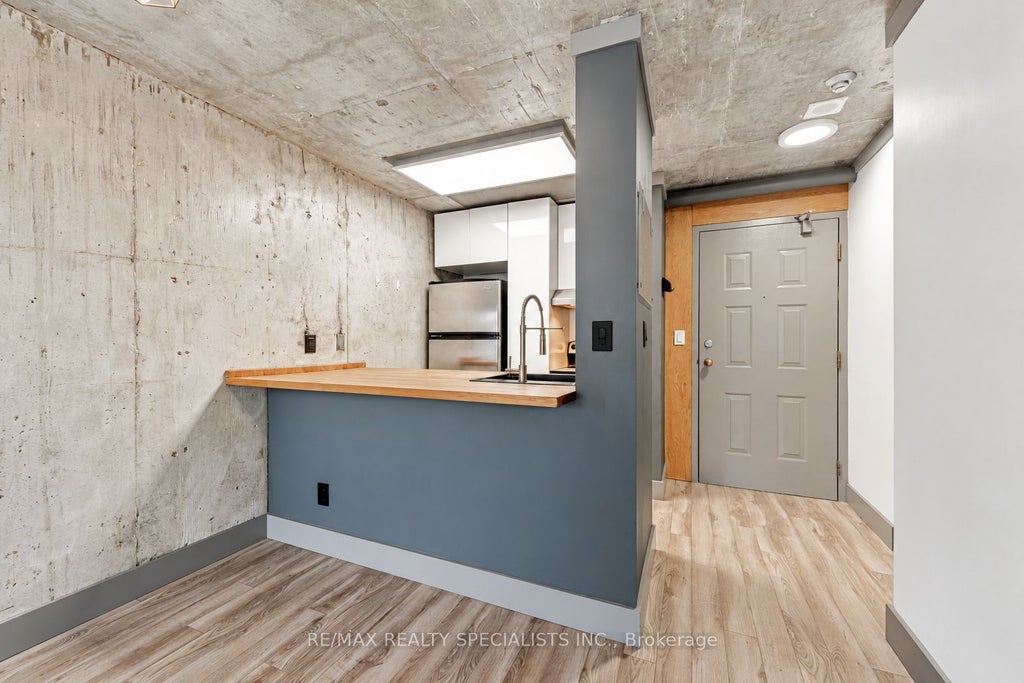 Photo of 222 The Esplanade N/A #819, Toronto, ON M5A 4M8 (MLS # C14079866)