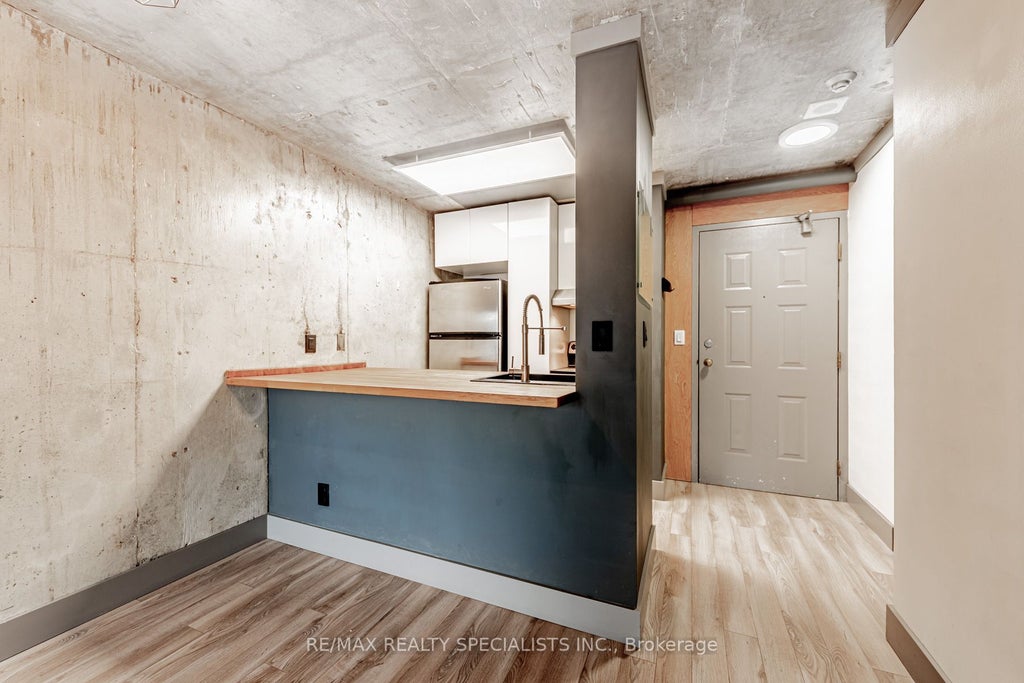 Photo of 222 The Esplanade N/A #819, Toronto, ON M5A 4M8 (MLS # C14079866)