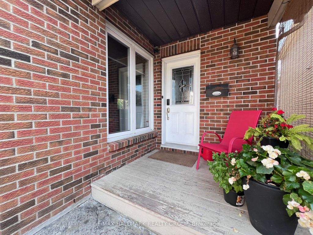 Photo of 4 Cadence Gate, Kanata, ON K2M 1G9 (MLS # X12715002)