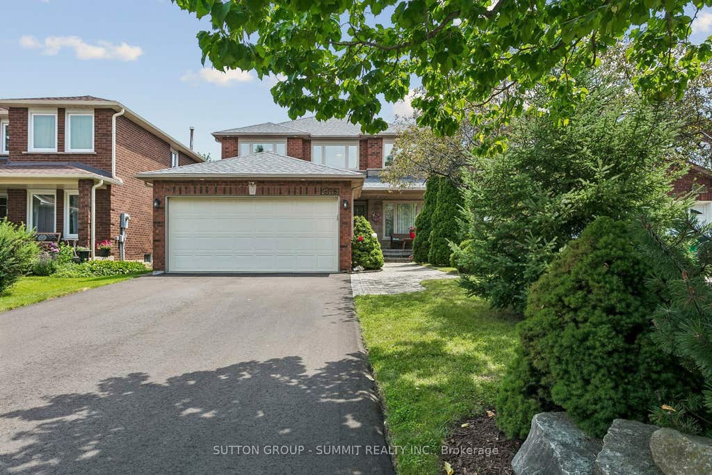 Photo of 3176 DOVETAIL Mews, Mississauga, ON L5L 5K4 (MLS # W13611824)