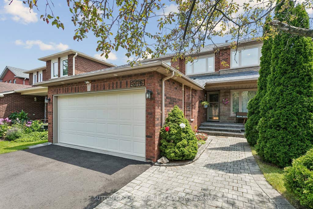 Photo of 3176 DOVETAIL Mews, Mississauga, ON L5L 5K4 (MLS # W13611824)