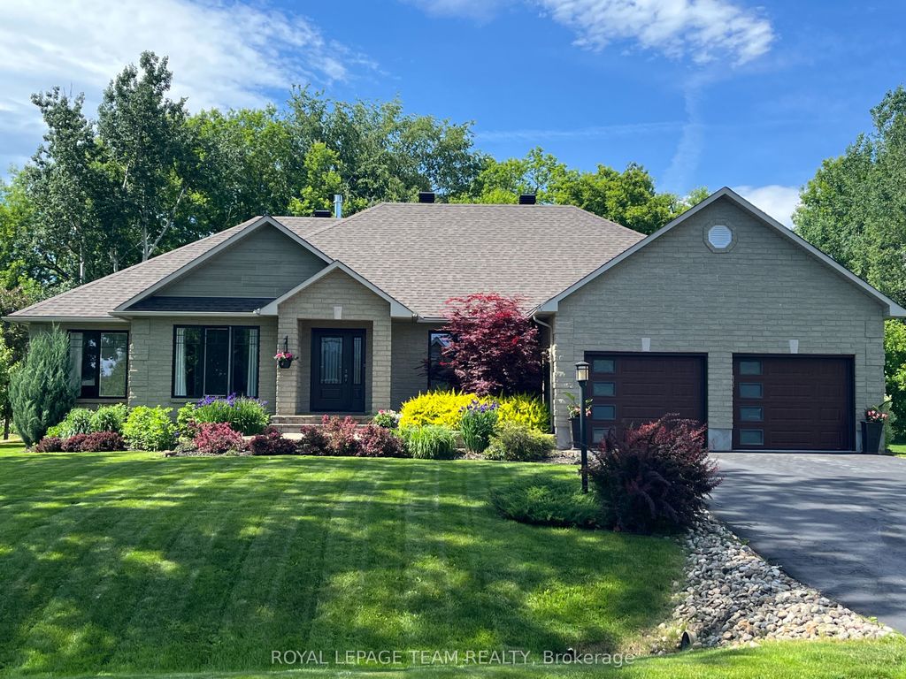 Photo of 6903 Twin Lakes Avenue, Greely - Metcalfe - Osgoode - Vernon and Area, ON K4P 1P1 (MLS # X12968728)