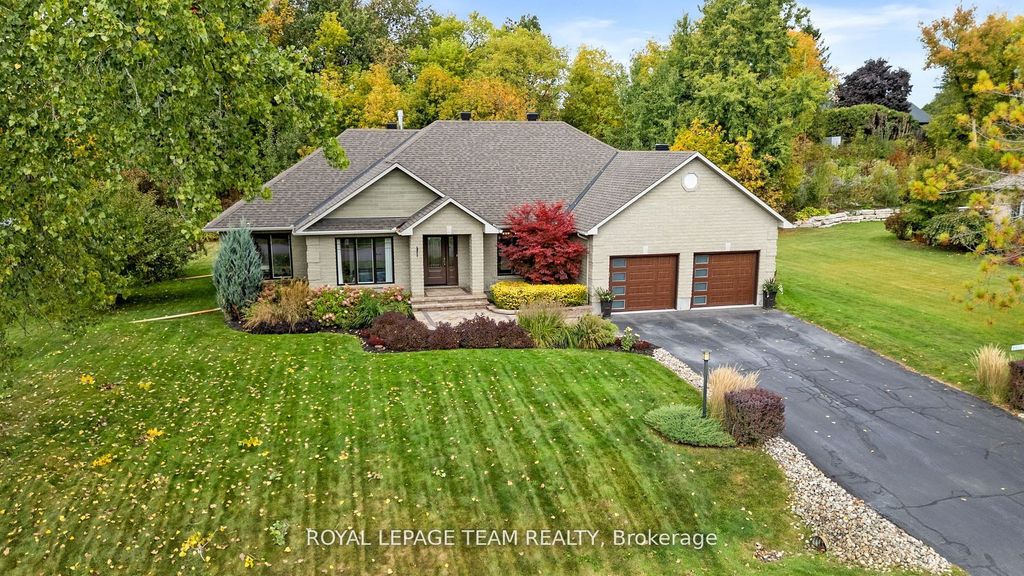 Photo of 6903 Twin Lakes Avenue, Greely - Metcalfe - Osgoode - Vernon and Area, ON K4P 1P1 (MLS # X12968728)